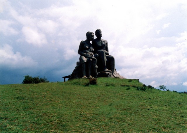 Kuravan Kurathi Statue in Ramakkalmedu