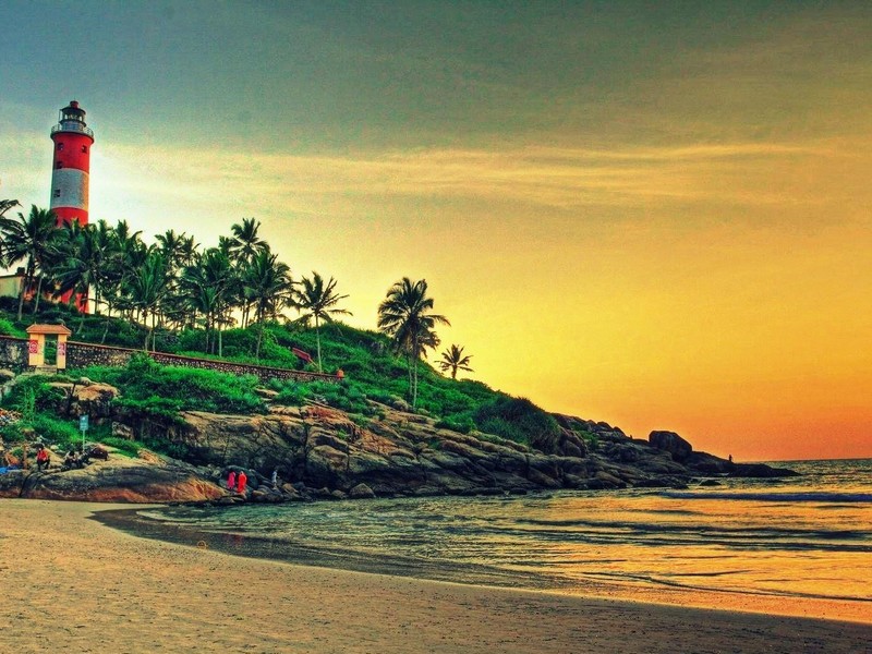 keralas-kovalam-light-house-beach