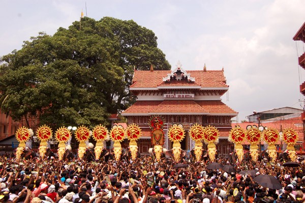 Thrissur pooram is colorfully spectacular and pulls in a large number of tourists from all over the world