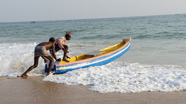 fishermen-kovalam-beach-kerala