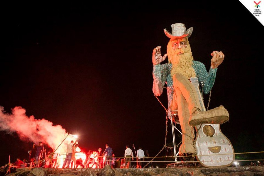 New Year Celebrations in Kochi - Burning of Gigantic Papnji (Santa) in Fort Kochi