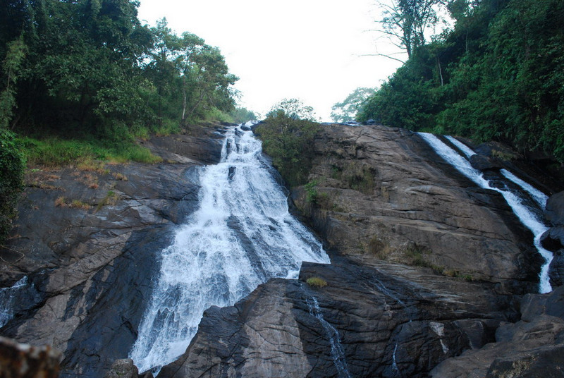 Waterfalls on the way to Munnar