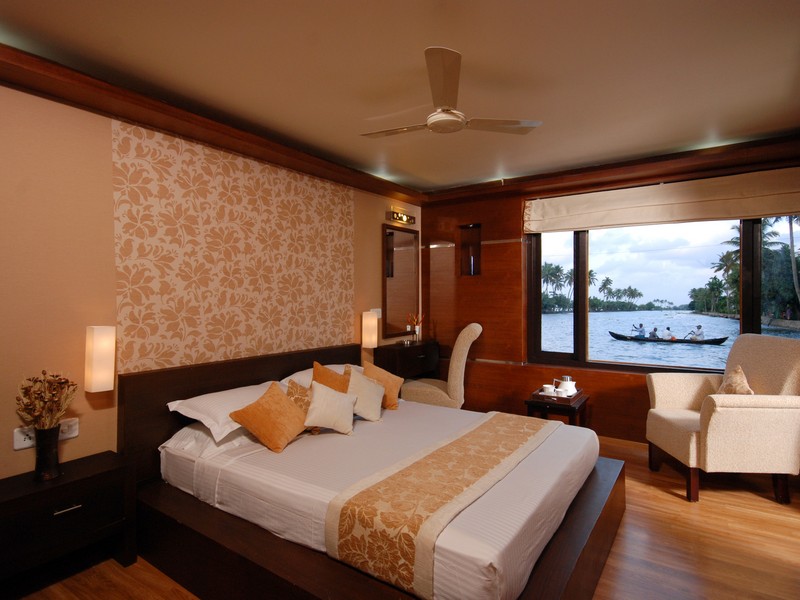 kerala-houseboat-backwaters-bedroom