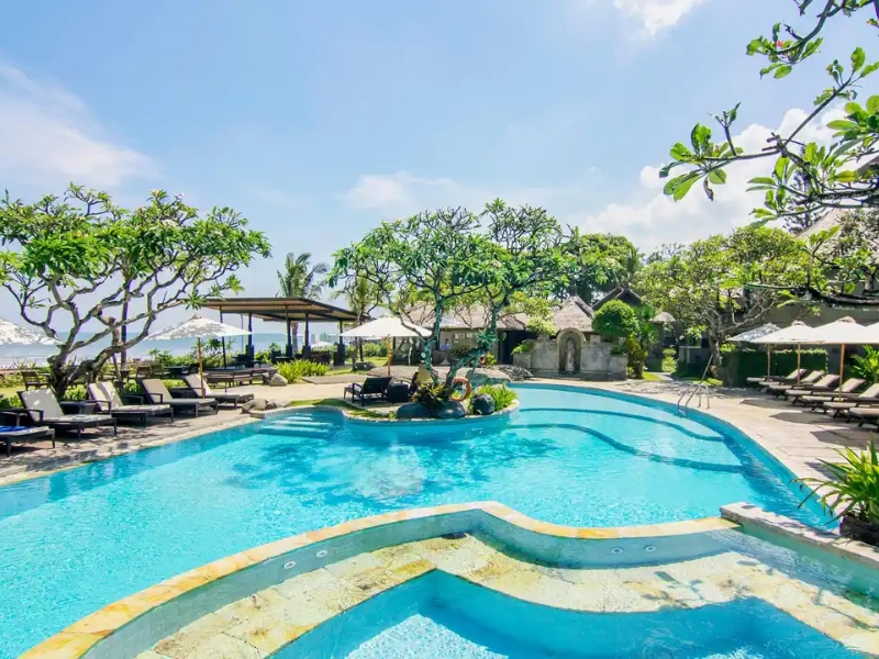 Spectacular-Grand-Balisani-Suites-pool-area-with-comfortable-seating