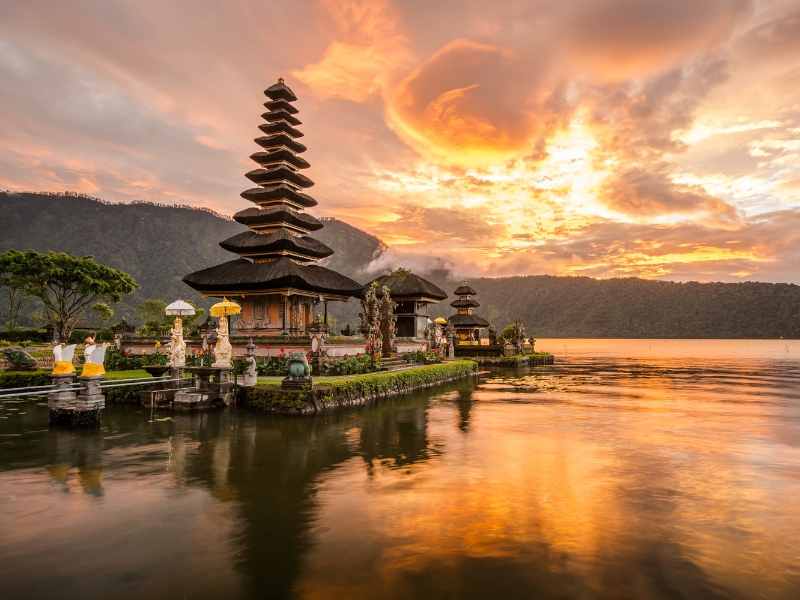 Stunning-Bali-scenery-with-golden-sky
