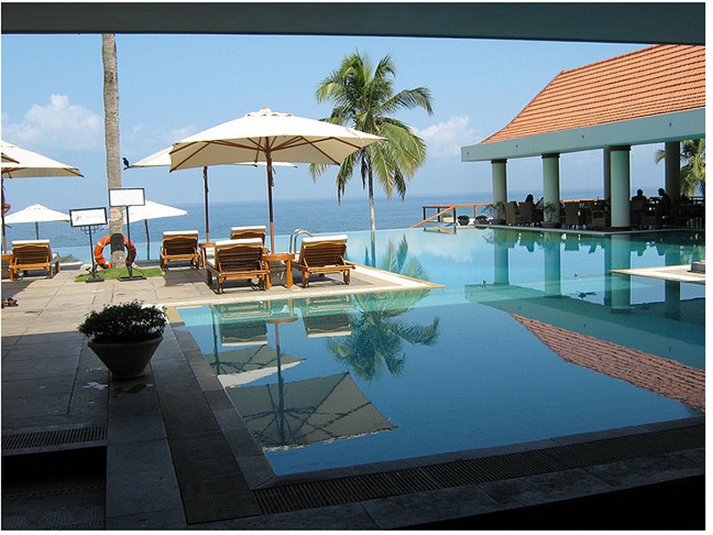 hotel-leela-kovalam-piscina