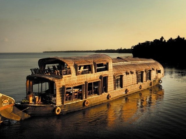 Kerala Houseboat Cruise - Once in a lifetime experience 