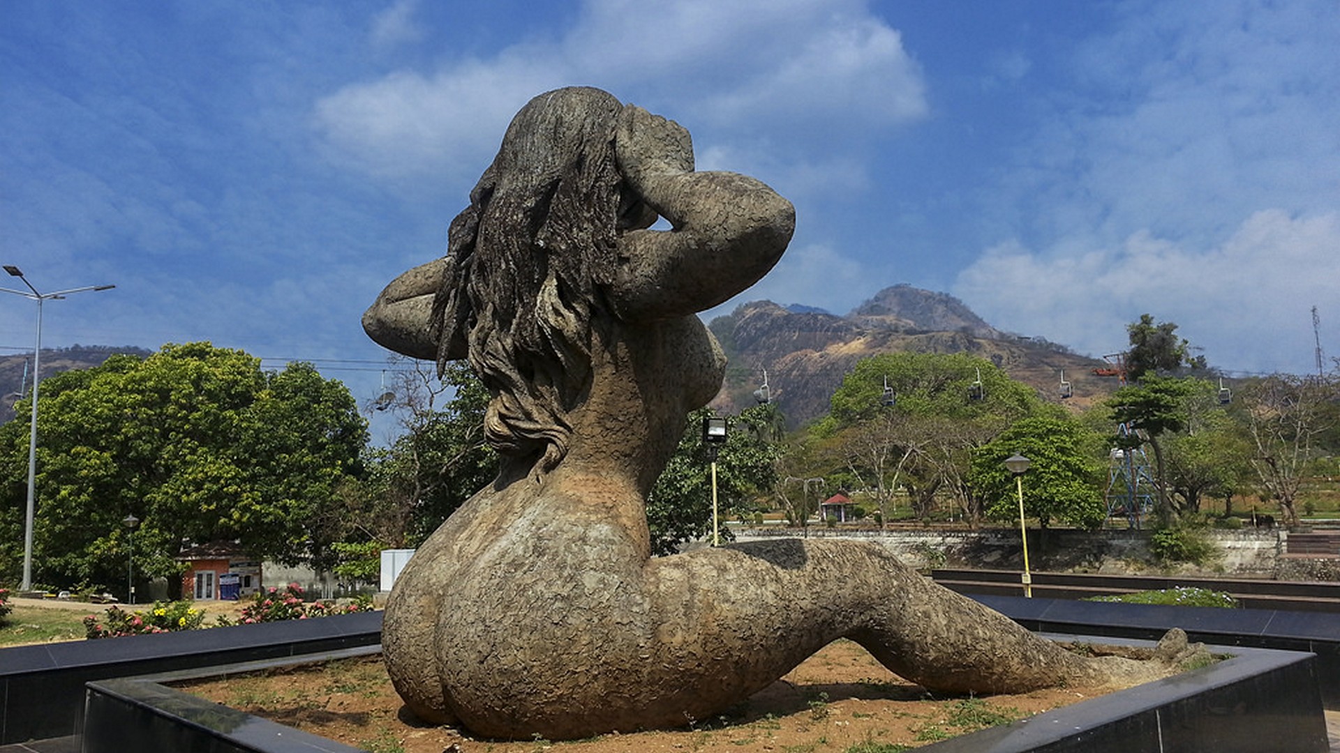 yakshi-statue-malampuzha-dam
