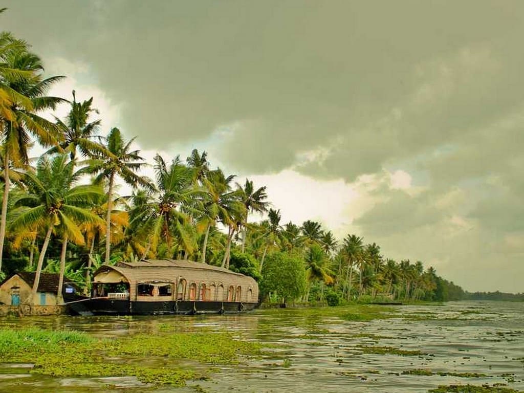 Getting from Kochi Airport to Alleppey( with Prices and time) in Taxi, Train and Bus