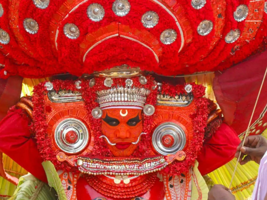 theyyam-dance-of-gods-kerala