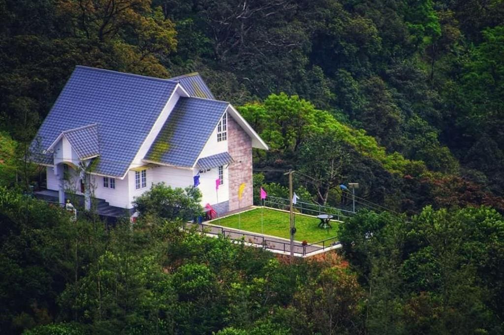 MOUNTAIN VILLA, VAGAMON