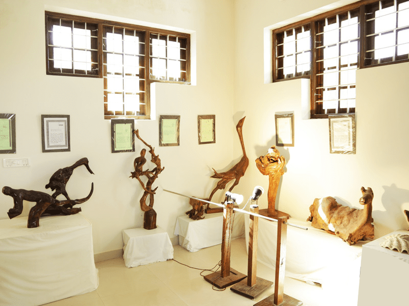 Museo de madera flotante de Bay Island en Kumarakom