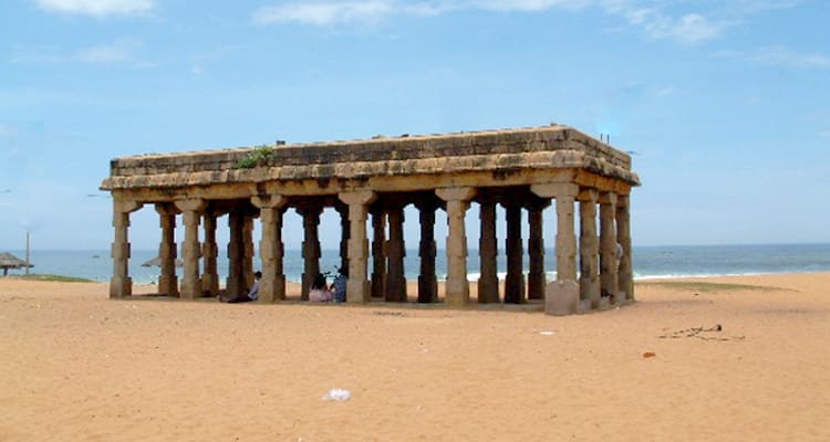 Shankhumugam Beach