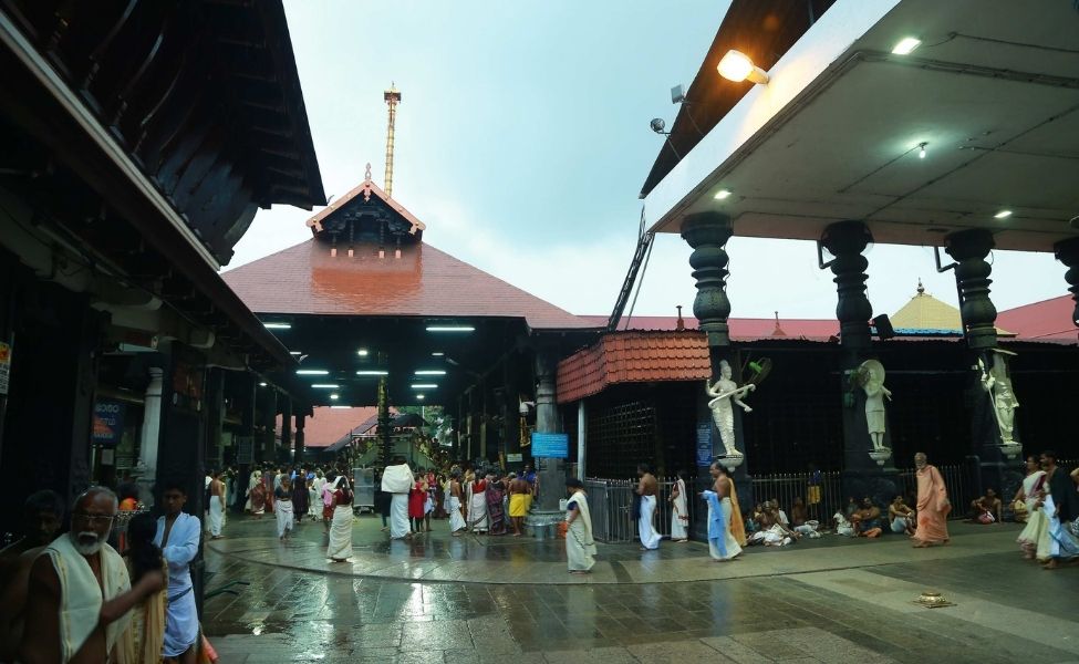 How to reach Guruvayoor Temple