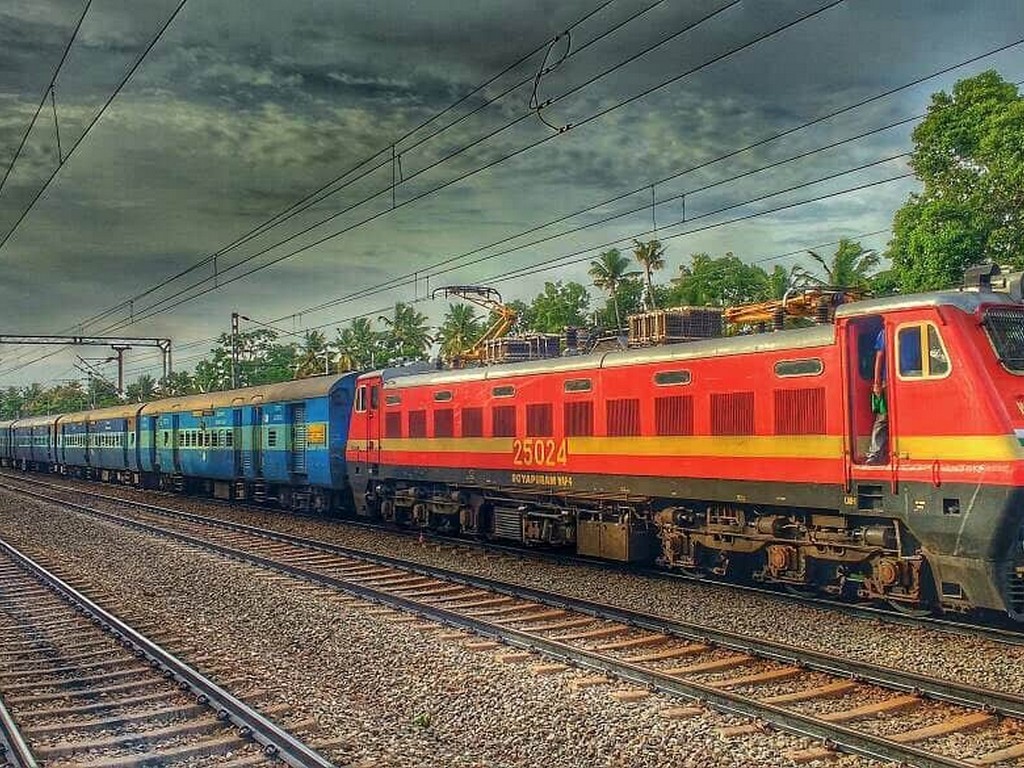 thalassery-ernakulam-train