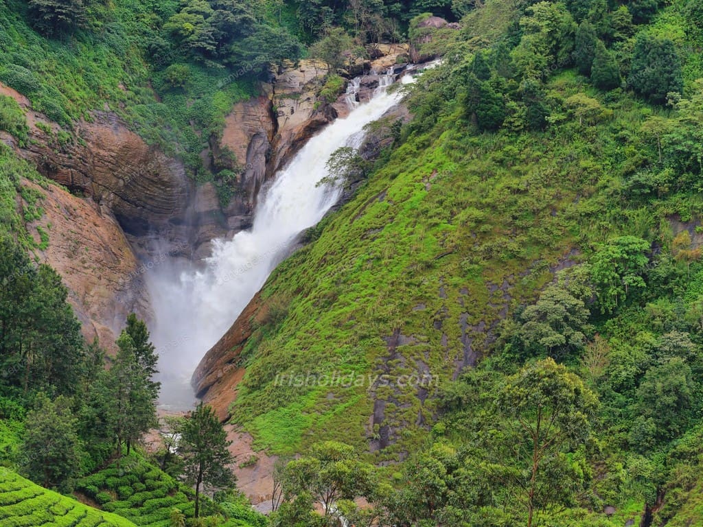 attukad-waterfalls-munnar