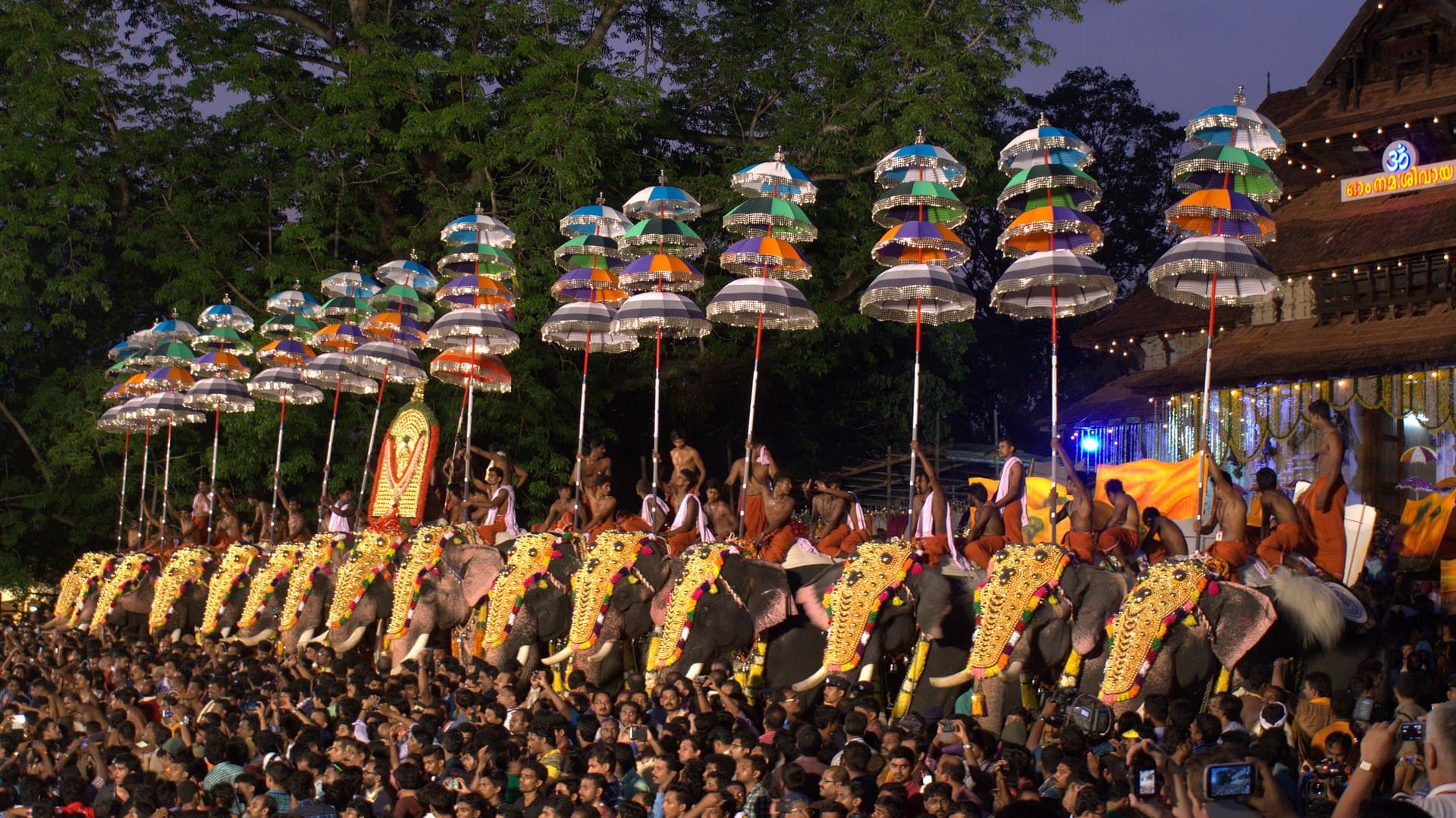 thrissur-pooram-in-kerala