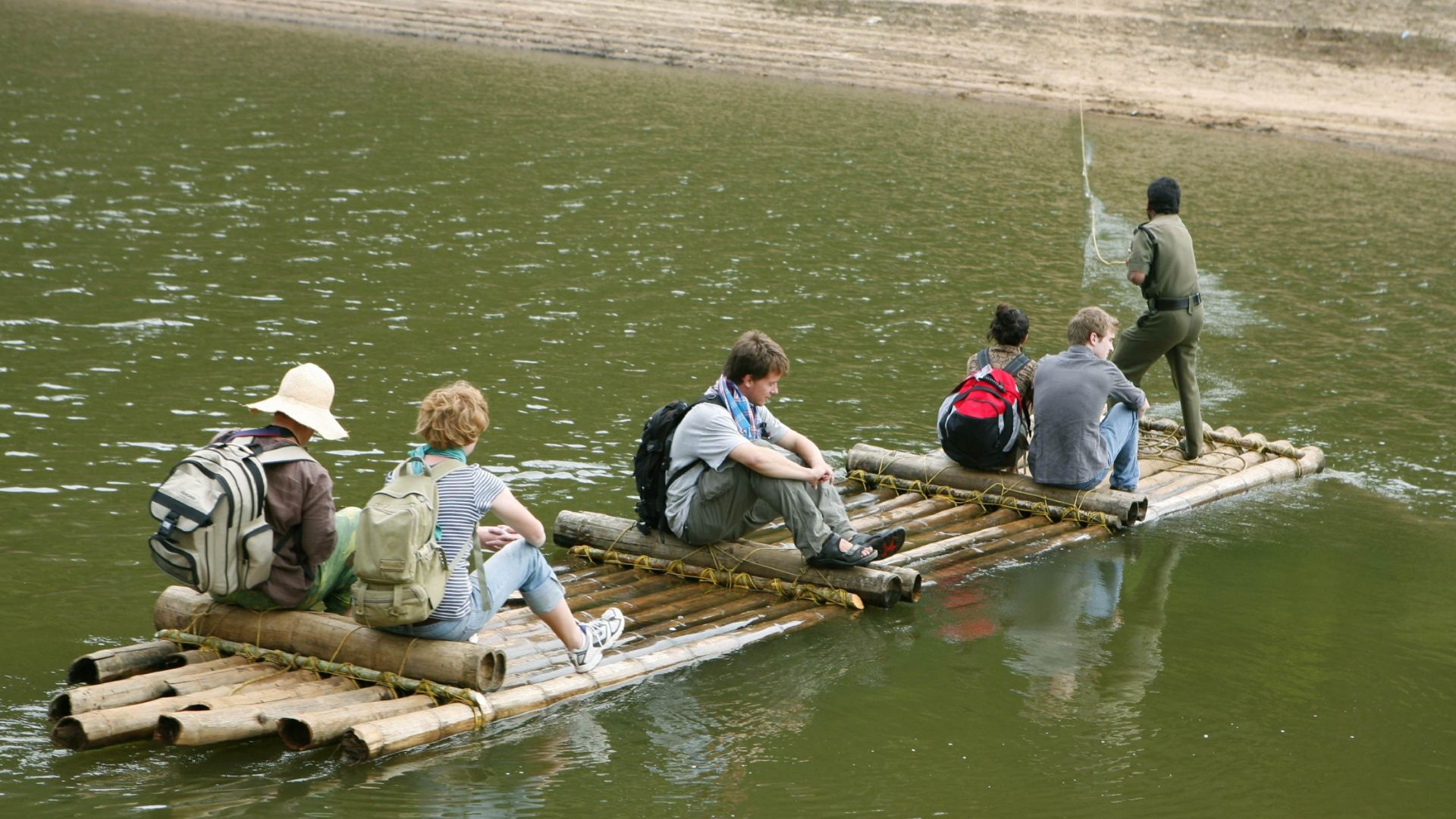 Bamboo-rafting-Thekkady
