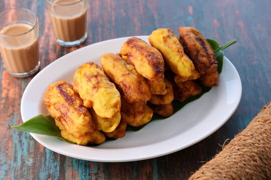 Buñuelos de plátano y té de Kerala