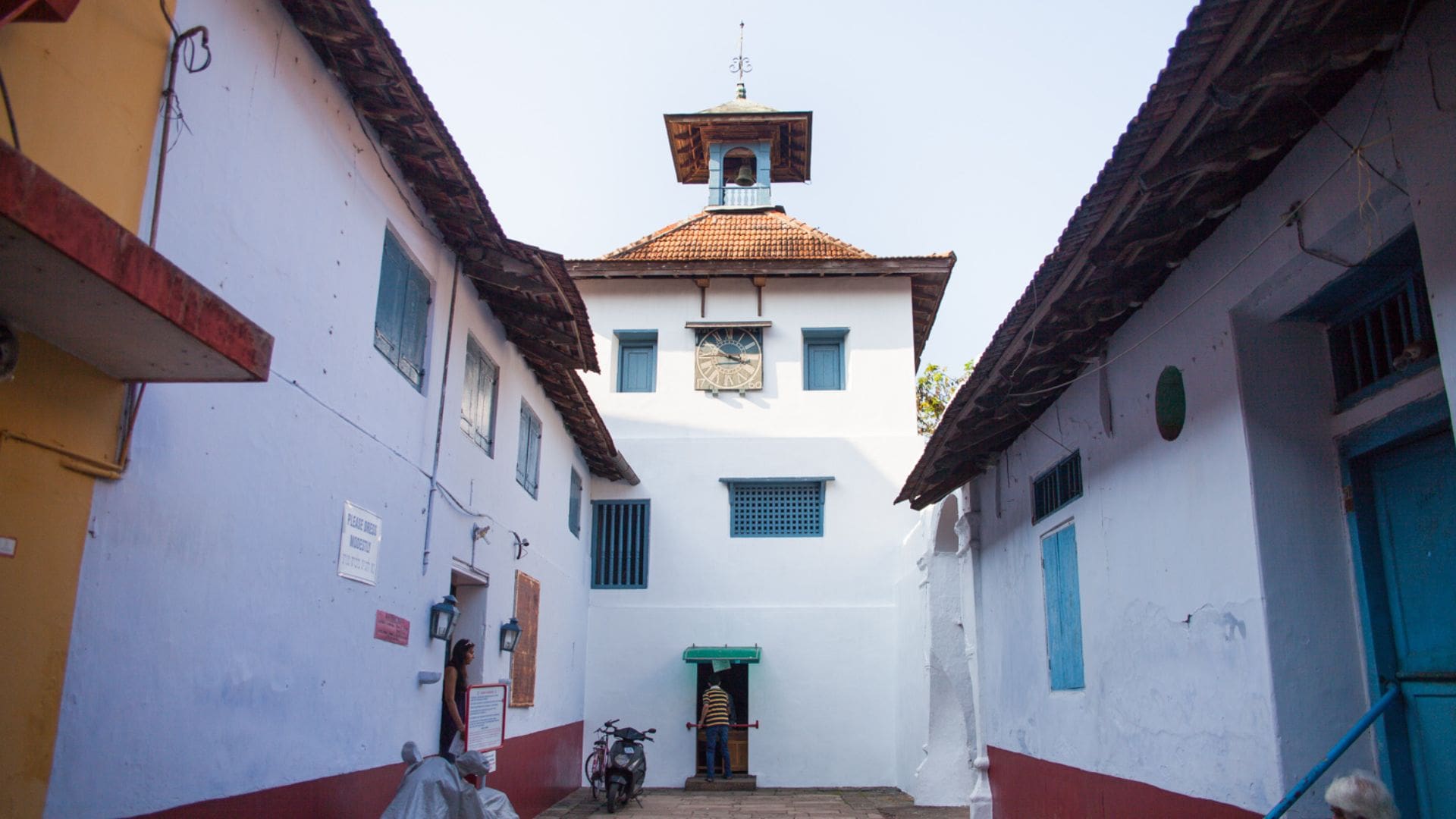 shopping-in-kochi-jew-street